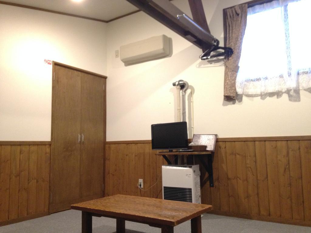 Community House Tyrolien Hotel Hakuba Luaran gambar