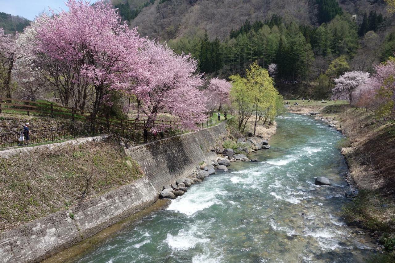 Community House Tyrolien Hotel Hakuba Luaran gambar