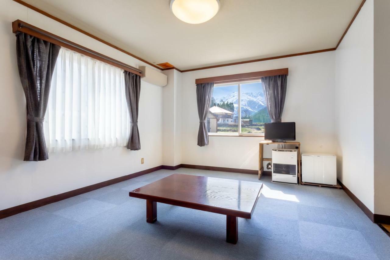Community House Tyrolien Hotel Hakuba Luaran gambar